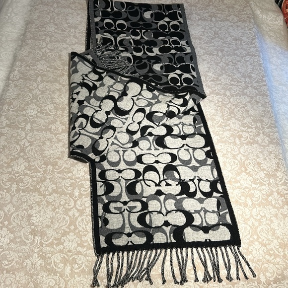 Coach ~Optic Black + Gray Signature C Wool/Cashmere Reversible 72” Scarf Muffler - Picture 12 of 12